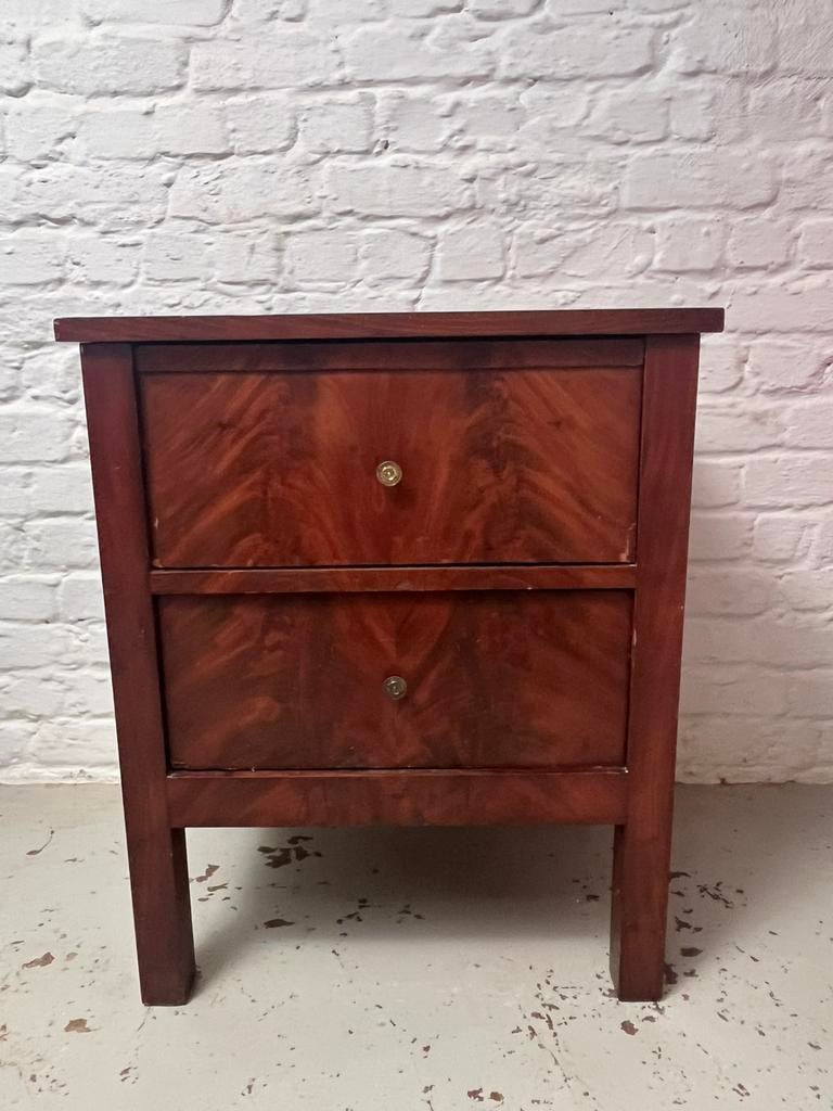 Table de nuit en acajou, Enlèvement