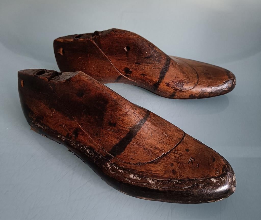 Oude houten schoen leesten met metalen zool., Ophalen of Verzenden