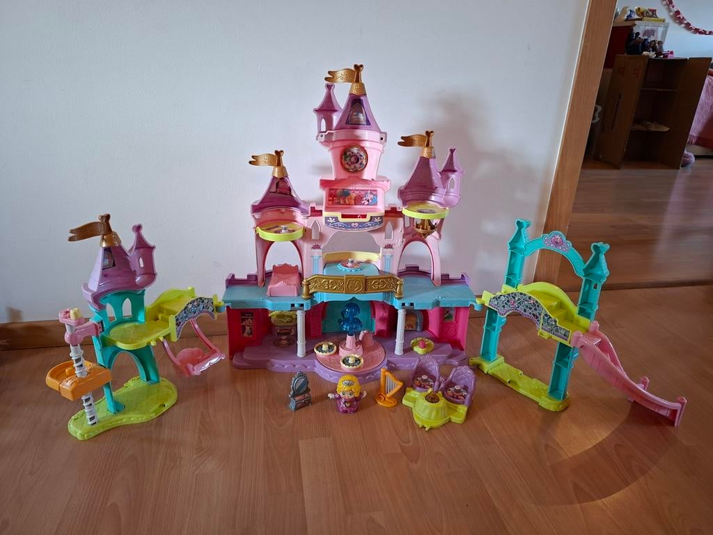 magische kasteel v tech vrolijke vrienden + 1 personage, Kinderen en Baby's, Speelgoed | Vtech