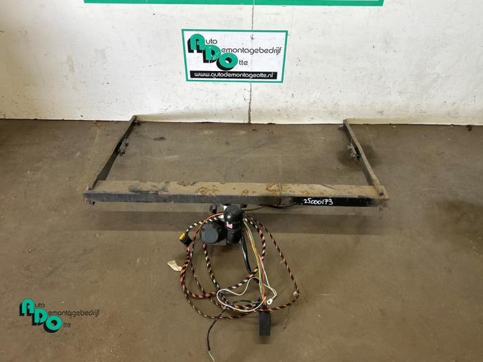 Crochet d'attelage d'un Ford Mondeo (Mondeo 07-), -, 3 mois de garantie, -, -