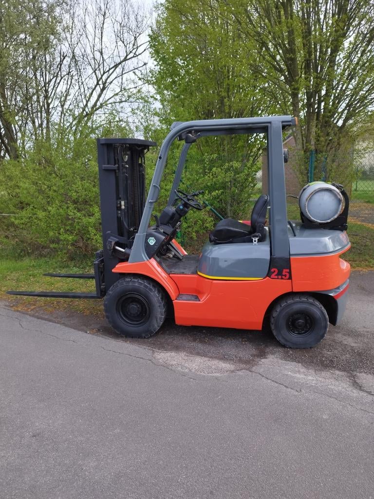 Chariot élévateur, Articles professionnels, Machines & Construction | Chariots élévateurs & Transport interne, Chariot élévateur