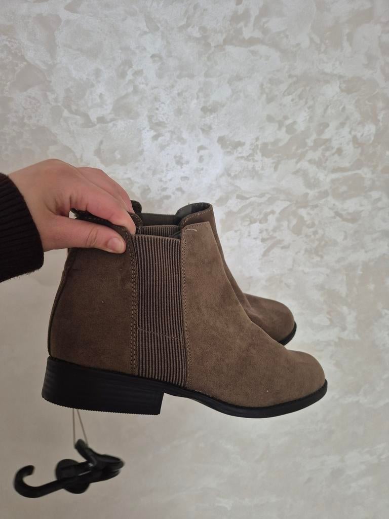 Primark enkellaarzen khaki, Ophalen