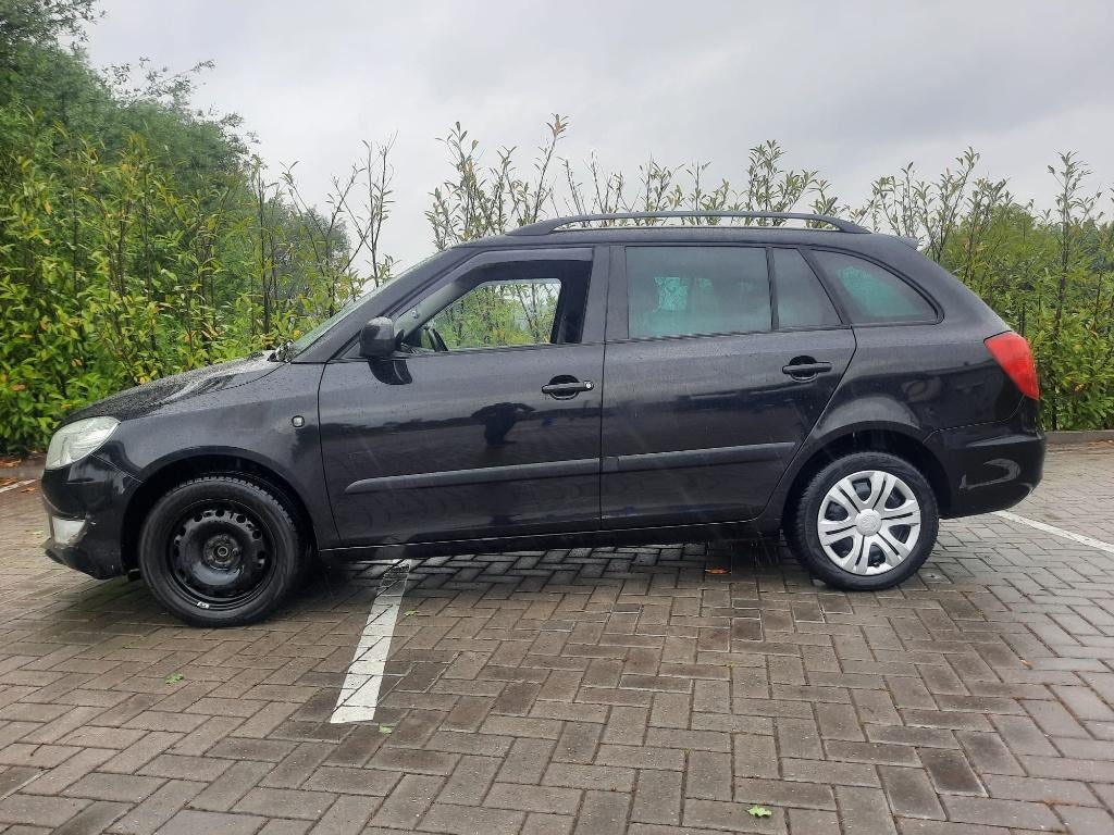 SKODA FABIA 1.6 CRTDI SW AIRCO ️, Auto's, Voorwielaandrijving, Stof, Zwart, 4 cilinders