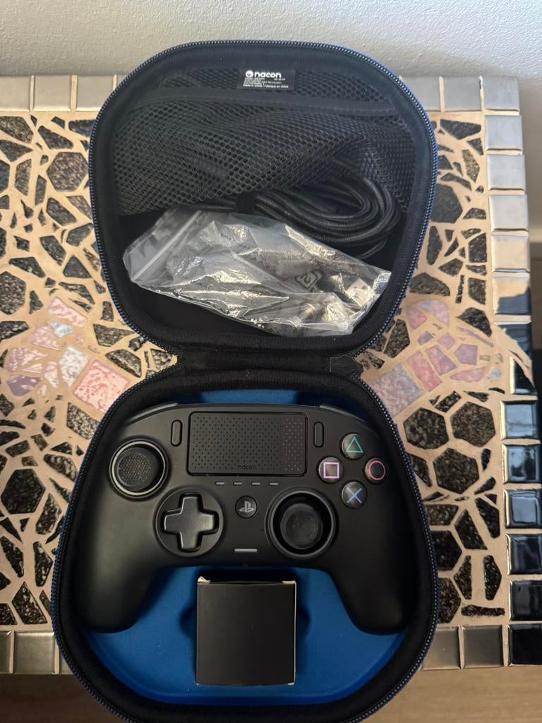 Pro controller nacon ps5, ps4, pc, PlayStation 4, Ophalen of Verzenden, Zo goed als nieuw, Controller