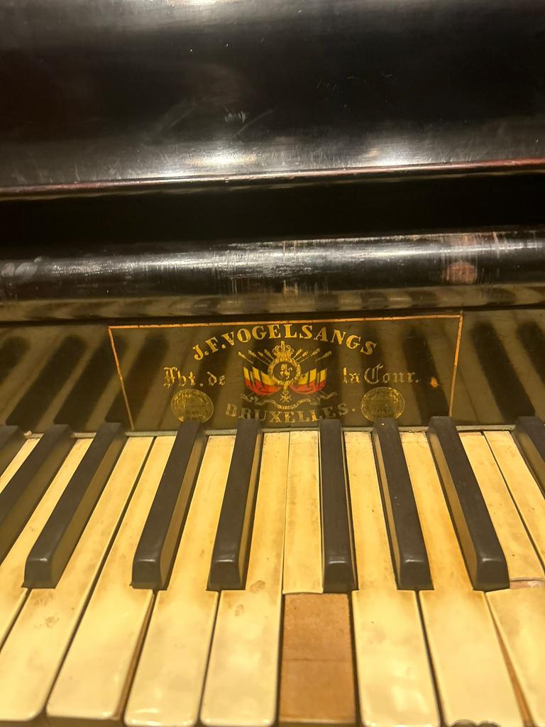 PIANO MOET WEG GRATIS, Muziek en Instrumenten, Piano's, Ophalen, Piano