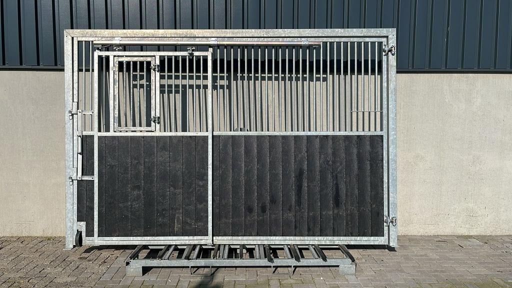 Voorwand met schuifdeur | 3500 x 2300 mm. | B-Keuze, Dieren en Toebehoren, Weidegang, 4 paarden of pony's of meer