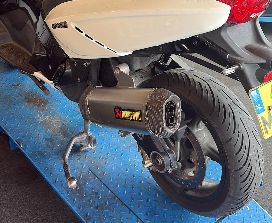 Originele Akrapovič Uitlaat Gilera GP 800 / Aprilia SRV 850, Motoren, Ophalen