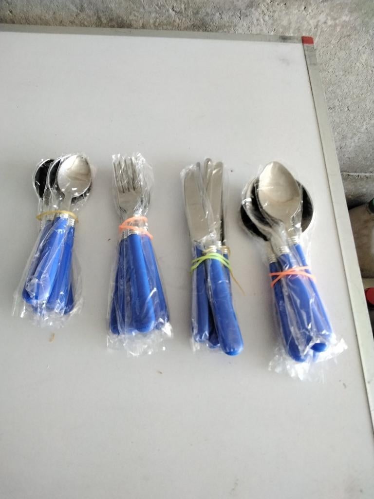 Nieuw set bestek, Ophalen