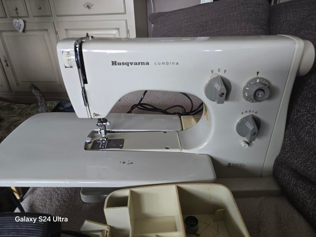 Machine à coudre Husqvarna pour coudre le cuir et le tissu, Hobby & Loisirs créatifs, Machines à coudre & Accessoires, Enlèvement