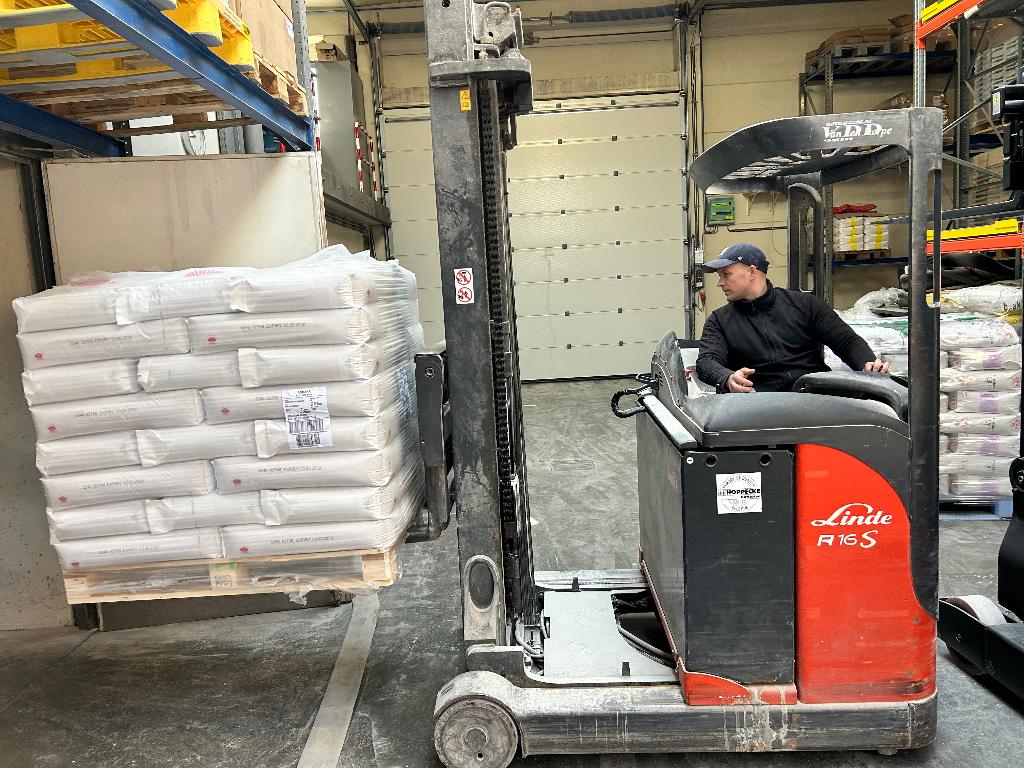 reachtruck 1 van 2: voor professioneel gebruik, EXCL BTW, Ophalen, 1000 tot 2000 kg, Elektrisch, Reachtruck