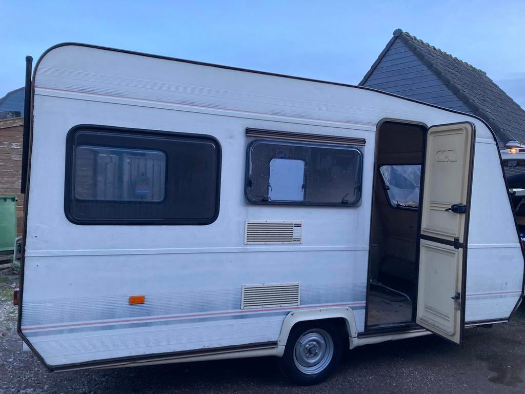 la caravane ADRIA TMT 750kg le cabanon est vide !, Enlèvement, Utilisé