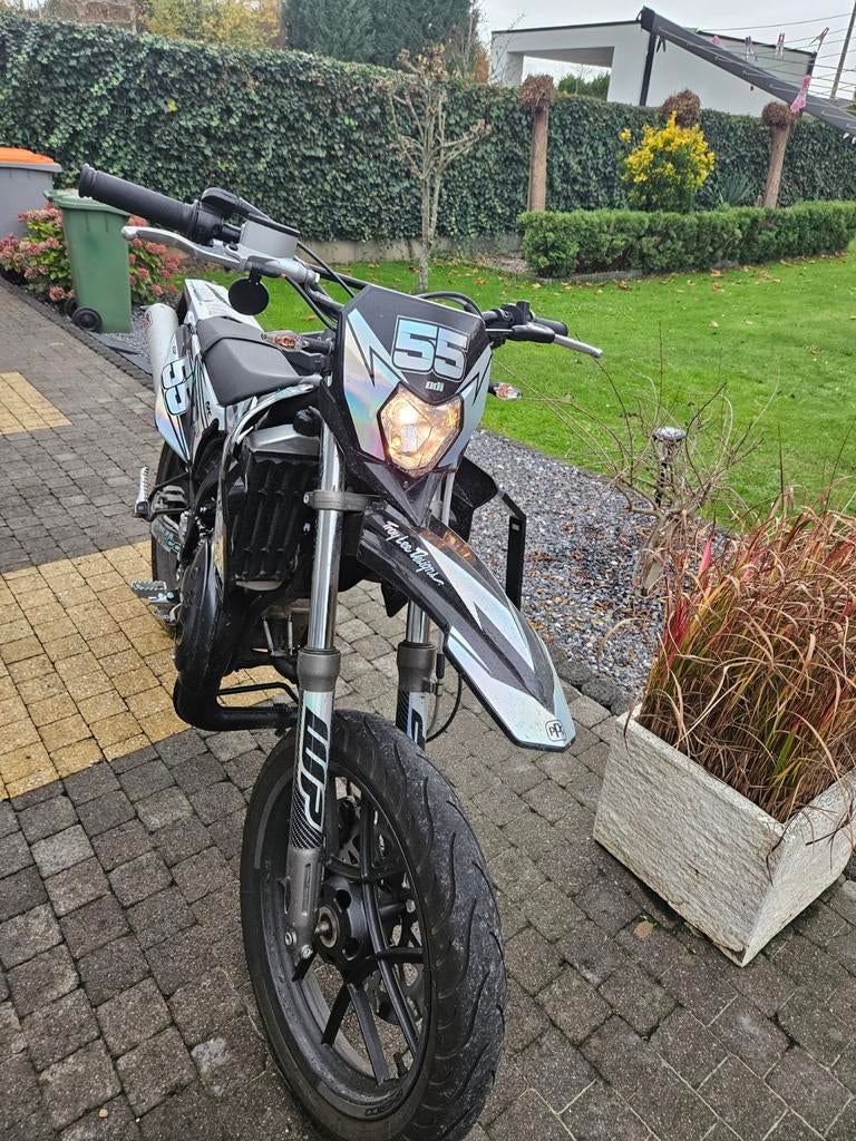 Te Koop SM-R 50 BLACK MOON, Fietsen en Brommers, 6 versnellingen, Zo goed als nieuw, 50 cc, Ophalen