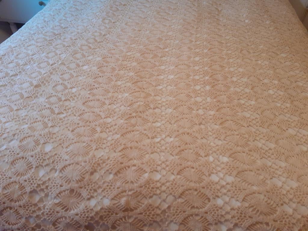 Ancien couvre lit réalisé au crochet fin des années 1940, Maison & Meubles, Enlèvement ou Envoi