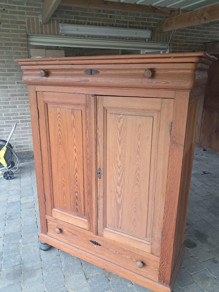 Oude kast hout, Ophalen