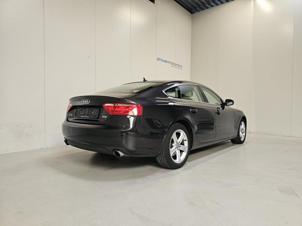 Audi A5 Sportback 1.8 Benzine Autom. - GPS - Topstaat!, Auto's, Audi, Beige, 4 cilinders, 0 kg, https://public.car-pass.be/vhr/cc4004f1-21e1-4c14-a57d-b4125379a165