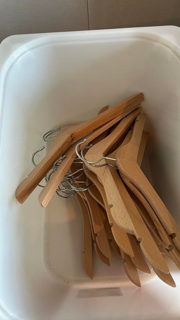 21 ikea houten kinderkapstokken, Kleding | Dames, Kledinghangers, Ophalen, Zo goed als nieuw