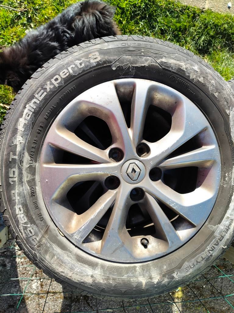 Lot de 4 pneus 195/65 R15 sur jantes Renault, Enlèvement