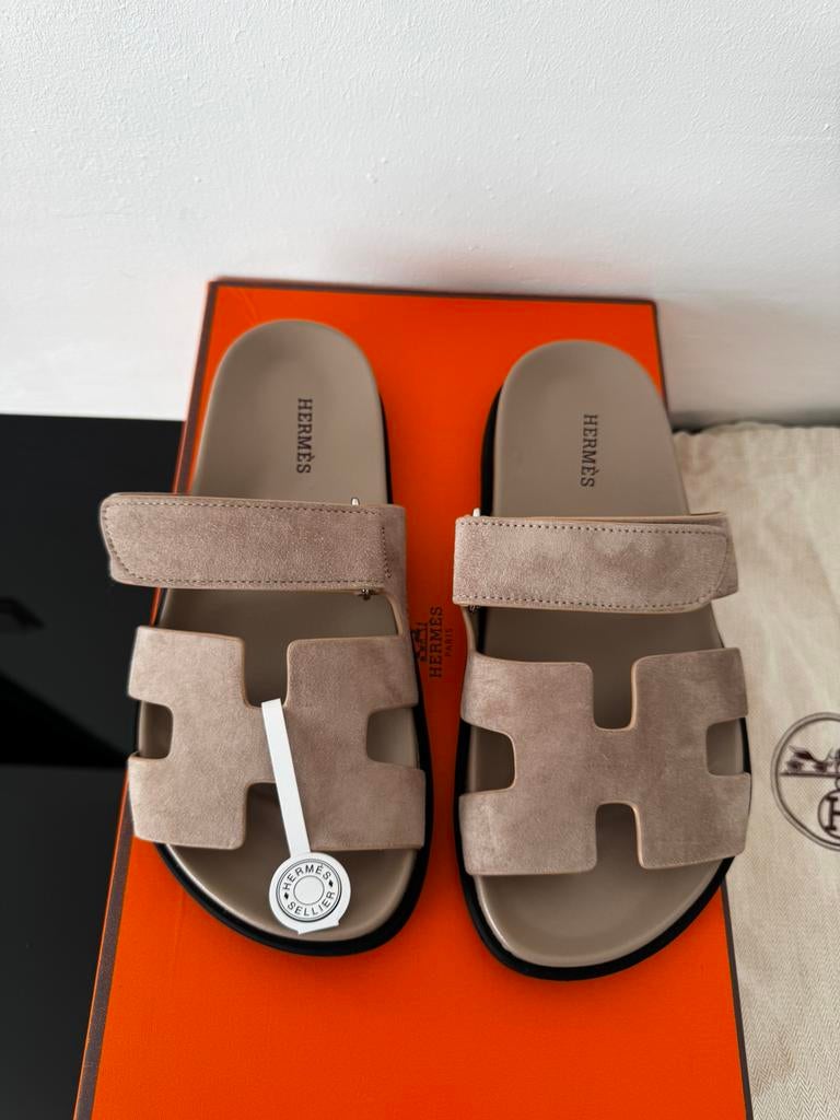 HERMÈS SANDALEN maat 37, Kleding | Dames, Schoenen, Ophalen of Verzenden, Zo goed als nieuw