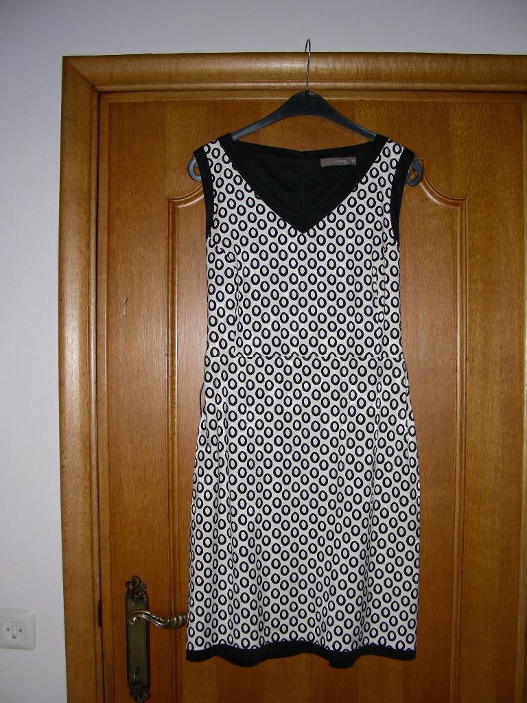 Kleed zonder mouwen (zwart en gebroken wit), Comme ça, 42, Kleding | Dames, Jurken, Overige kleuren, Maat 42/44 (L), Zo goed als nieuw