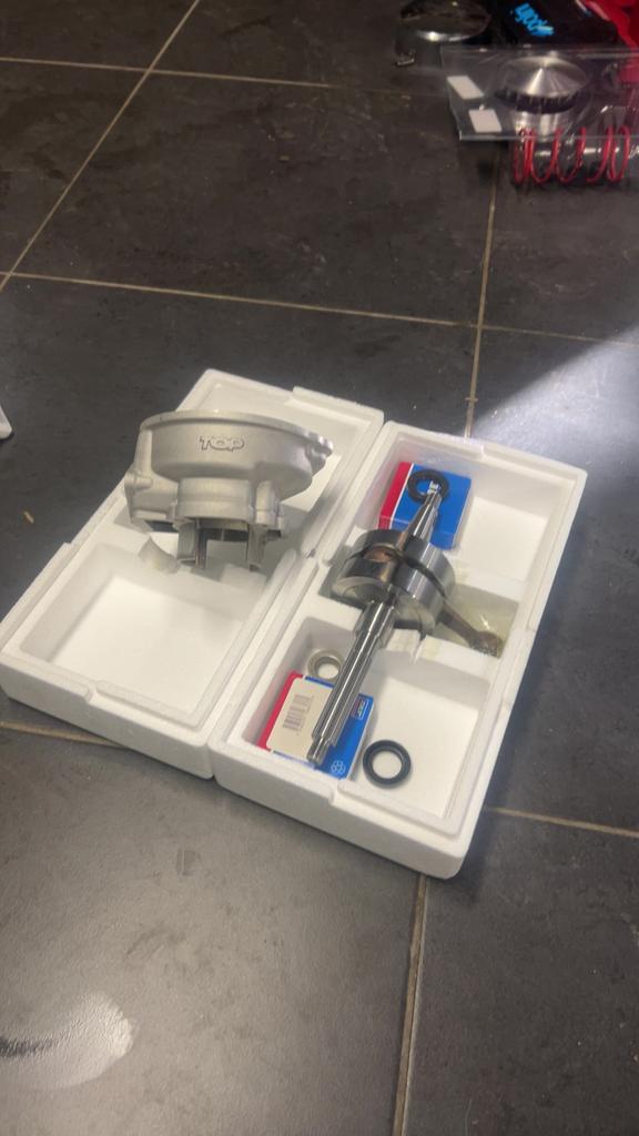 77cc tpr piaggio 2 takt, Fietsen en Brommers, Scooters | Piaggio, Ophalen of Verzenden, Nieuw