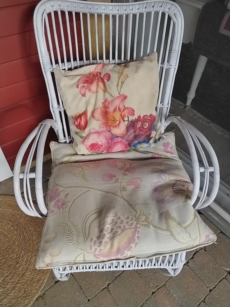 Vintage witte rieten stoel, Tuin en Terras, Tuinstoelen, Ophalen, Wicker
