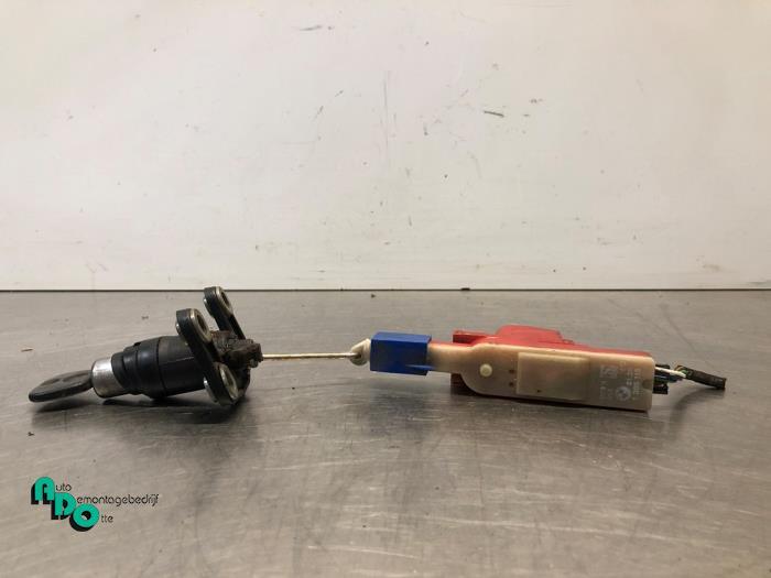 Mécanique de verrouillage hayon d'un BMW 3-Serie (3-Serie 8, -, 3 mois de garantie, Utilisé, -