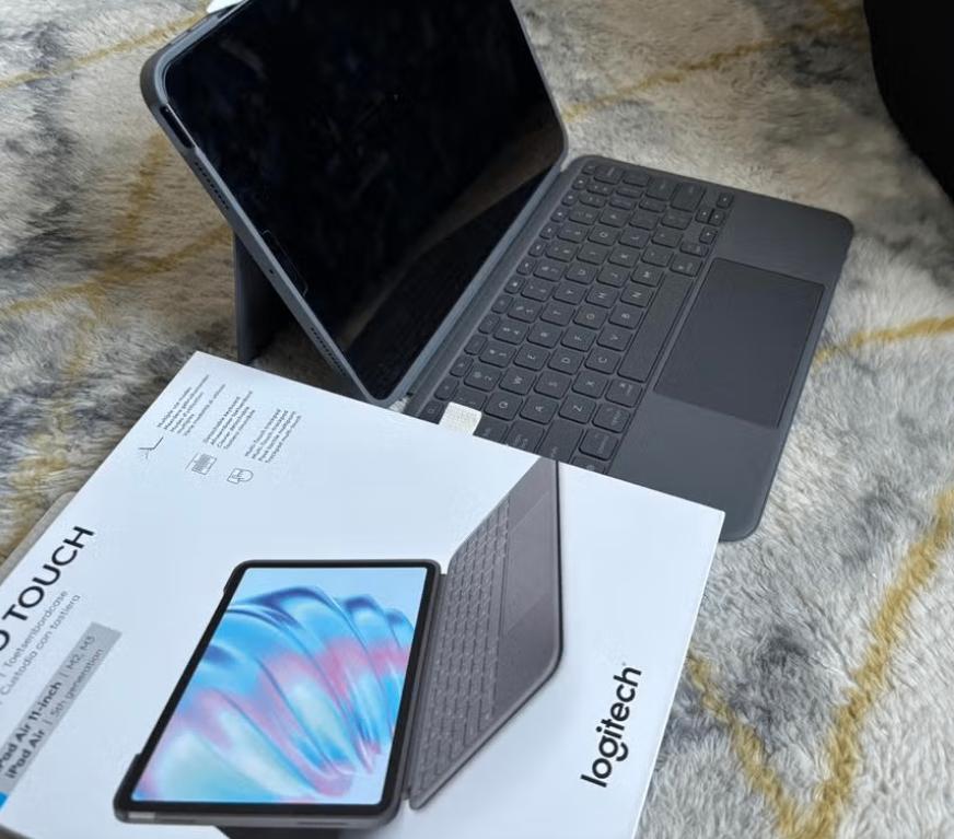 Logitech Combo Touch voor iPad, Computers en Software, Tablet-hoezen, Nieuw, Bescherming voor- en achterkant, 11 inch, Ophalen of Verzenden