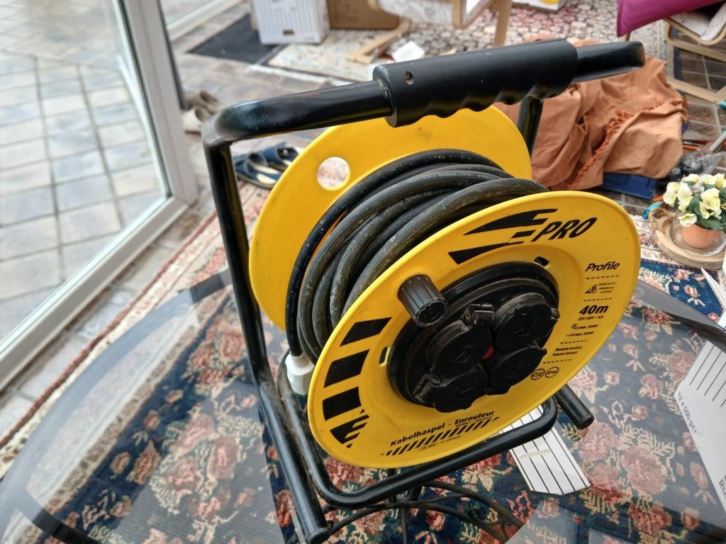 Profile kabelhaspel met 4 extra stopcontacten, Doe-het-zelf en Bouw, Elektriciteit en Kabels, Ophalen