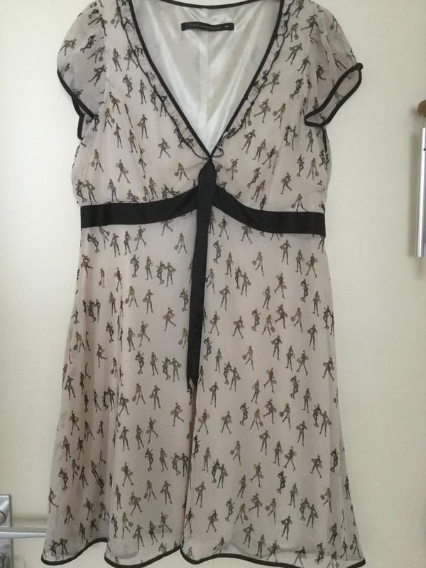 Beige-zwart kleedje met motief STEPS, Vêtements | Femmes, Robes, Taille 42/44 (L), Enlèvement ou Envoi, Beige, Comme neuf