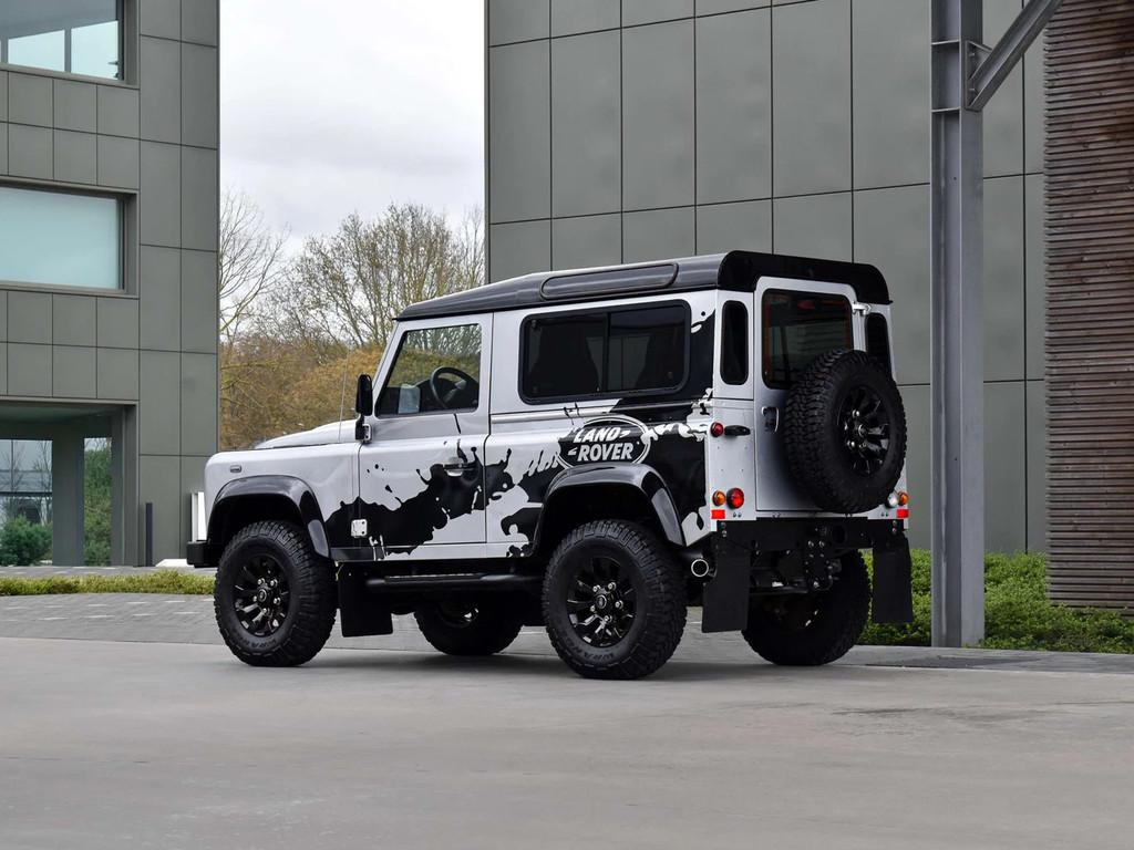 Land Rover Defender 90 / 2.2 TD4 / "Eastnor Edition", Autos, Achat, Entreprise, Boîte manuelle, Noir