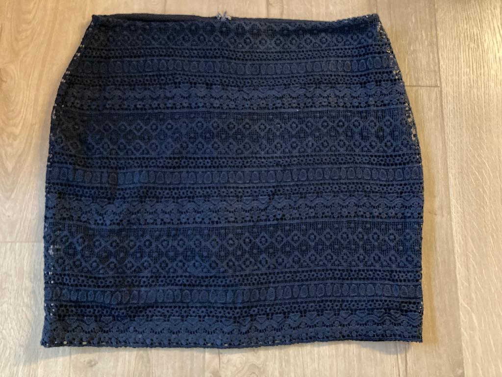 Blauwe kanten rok, Kleding | Dames, Rokken, Blauw, Maat 46/48 (XL) of groter, Ophalen of Verzenden, Zo goed als nieuw