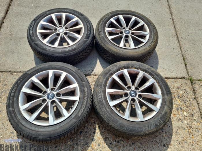 Sportvelgenset + winterbanden van een Hyundai I40, Auto-onderdelen, Banden en Velgen, Personenwagen, Gebruikt, 3 maanden garantie