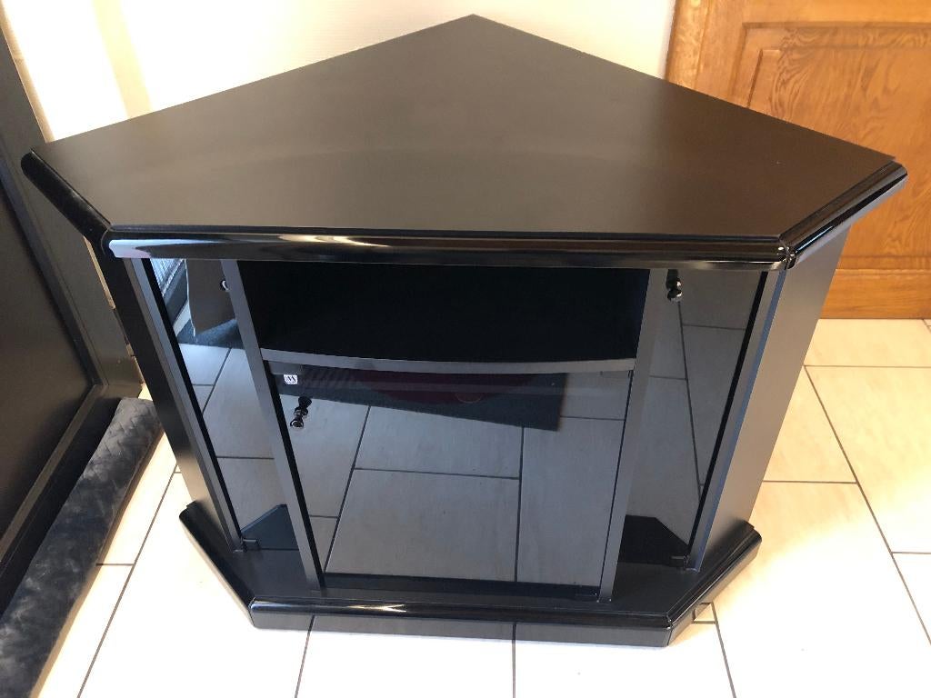 Tv hoekkast 25€, Ophalen