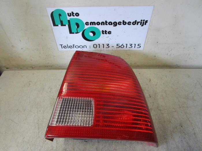 Achterlicht rechts van een Volkswagen Passat (Passat 96-), Gebruikt, -, Volkswagen, -