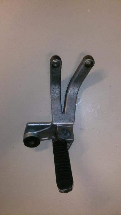 Suzuki RF900 rechter schetsplaat voetsteun RF900R duosteun, Motoren, Onderdelen | Suzuki, Gebruikt, Ophalen of Verzenden