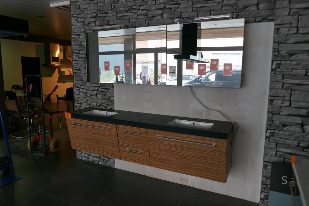 Showroom badkamermeubel, Doe-het-zelf en Bouw, Sanitair, Zo goed als nieuw, Wastafel, Steen, Ophalen