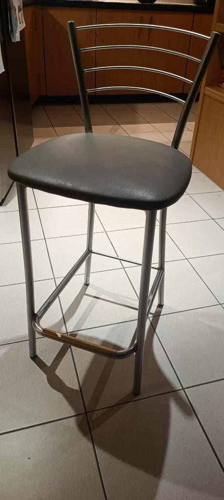 3 barstoel te koop, Huis en Inrichting, Barren, Zo goed als nieuw, Inclusief barstoelen, Ophalen