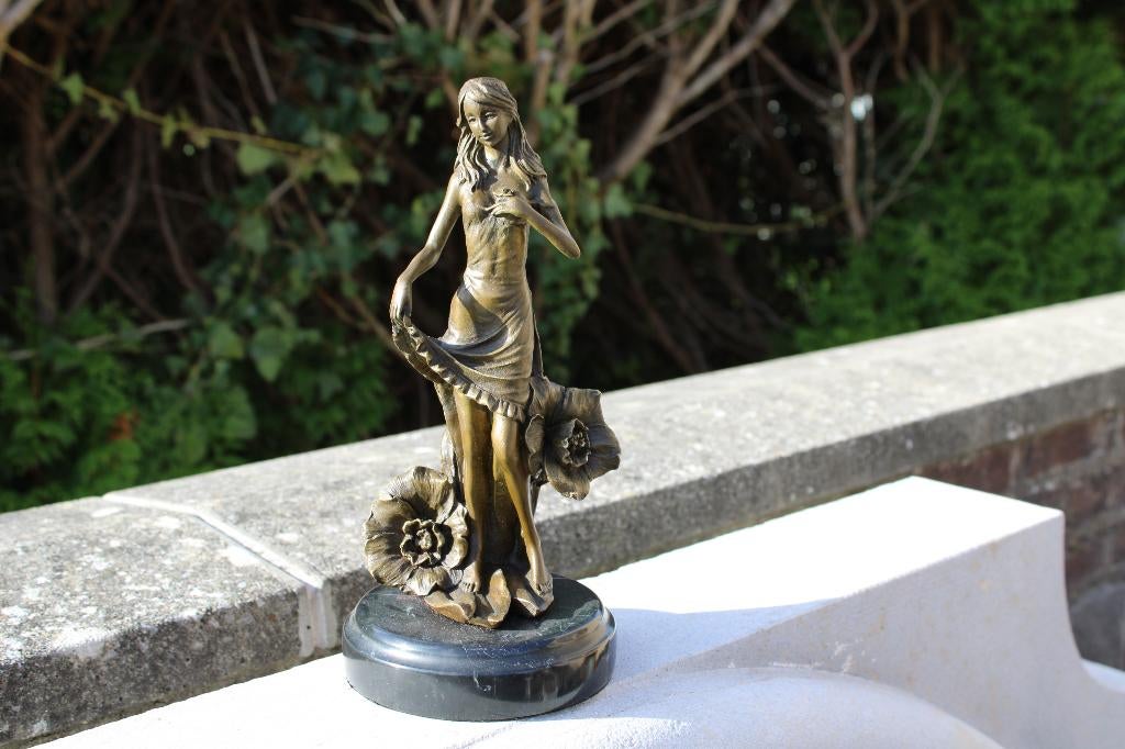 Vrouw met bloemen in brons gesigneerd, E. TELL., Ophalen of Verzenden, Brons