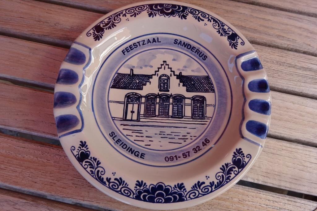 asbak cendrier Delfts Blauw Sleidinge Feestzaal Sanderus, Antiek en Kunst, Ophalen of Verzenden