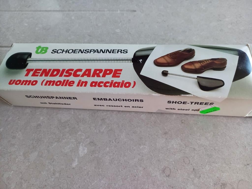 Ongebruikte schoenspanners., Ophalen