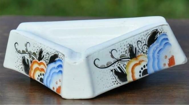 cendrier  triangulaire faiencerie saint ghislain, Antiquités & Art, Antiquités | Céramique & Poterie, Enlèvement ou Envoi