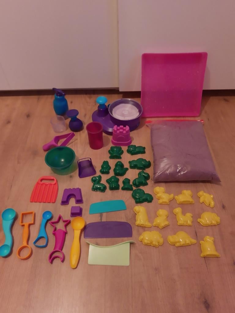 Kinetisch zand met vele toebehoren, Ophalen of Verzenden, Gebruikt, Knutselen