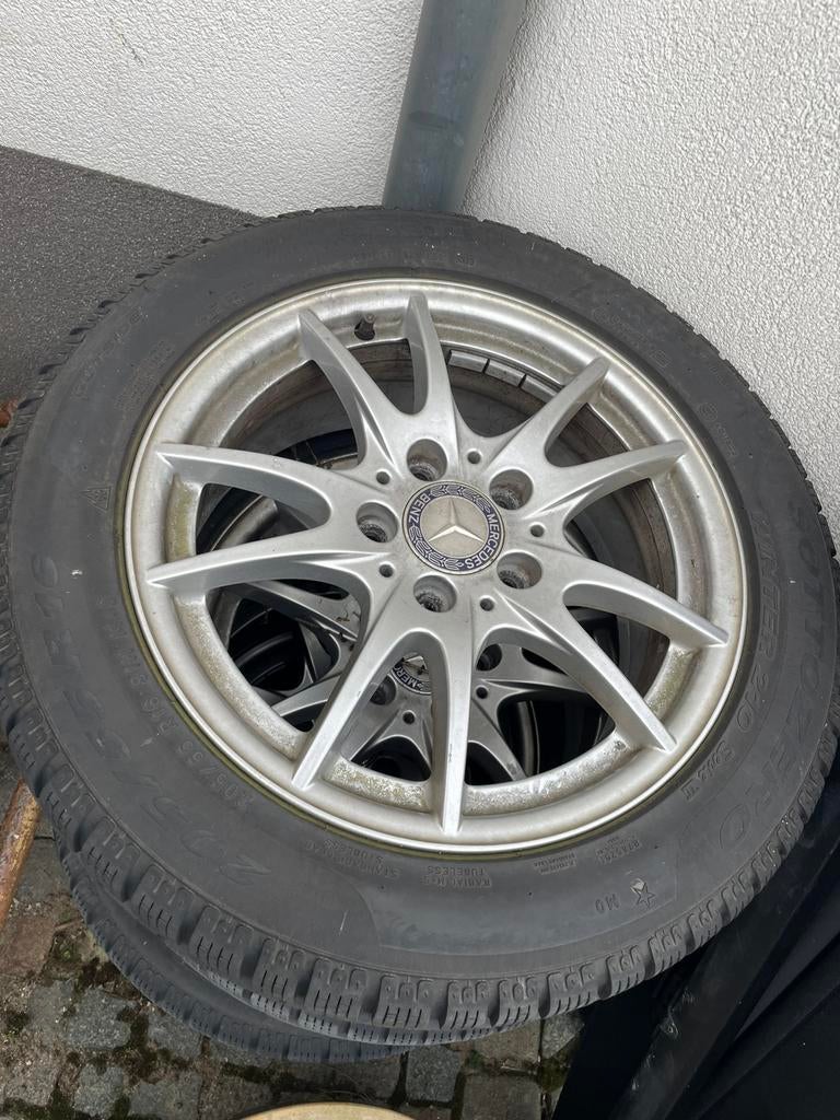 Winterbanden 205/ 55 r16 pirelli, Auto-onderdelen, Banden en Velgen, Ophalen, Winterbanden