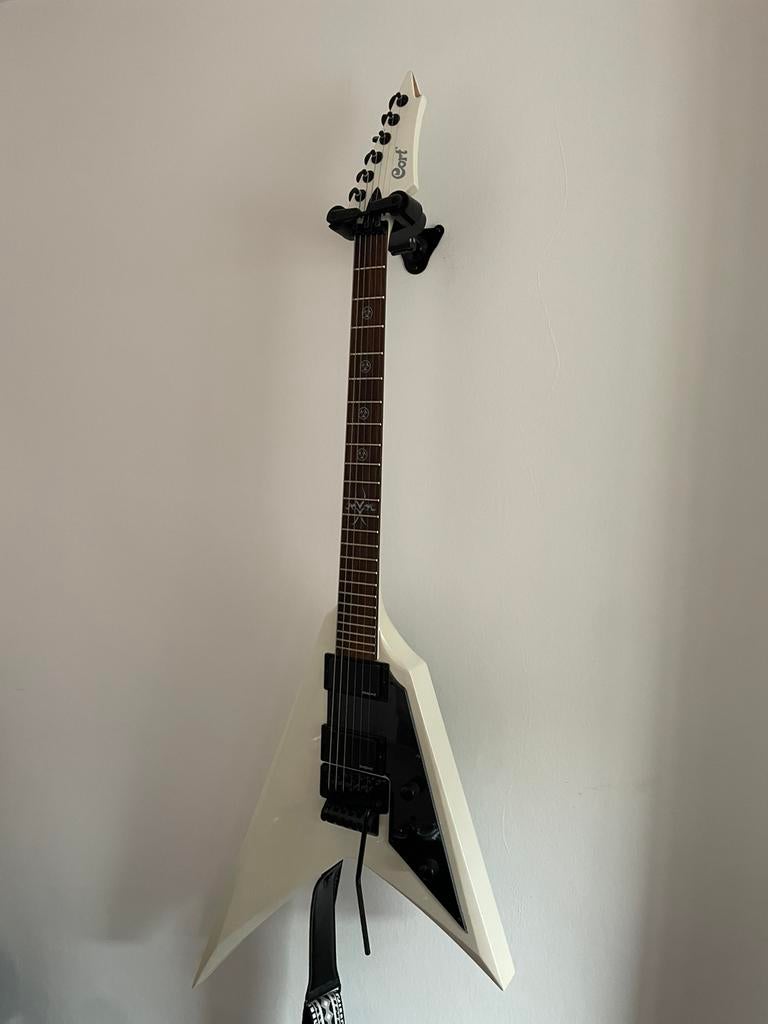 Elektrische gitaar - Cort Flying V, Muziek en Instrumenten, Snaarinstrumenten | Gitaren | Elektrisch, Ophalen, Nieuw, Solid body