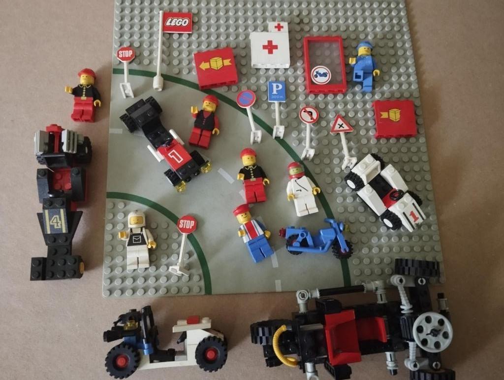 LEGO vintage Véhicules de course + plateau + figurines, Enfants & Bébés, Jouets | Duplo & Lego, Enlèvement ou Envoi, Utilisé, Briques en vrac