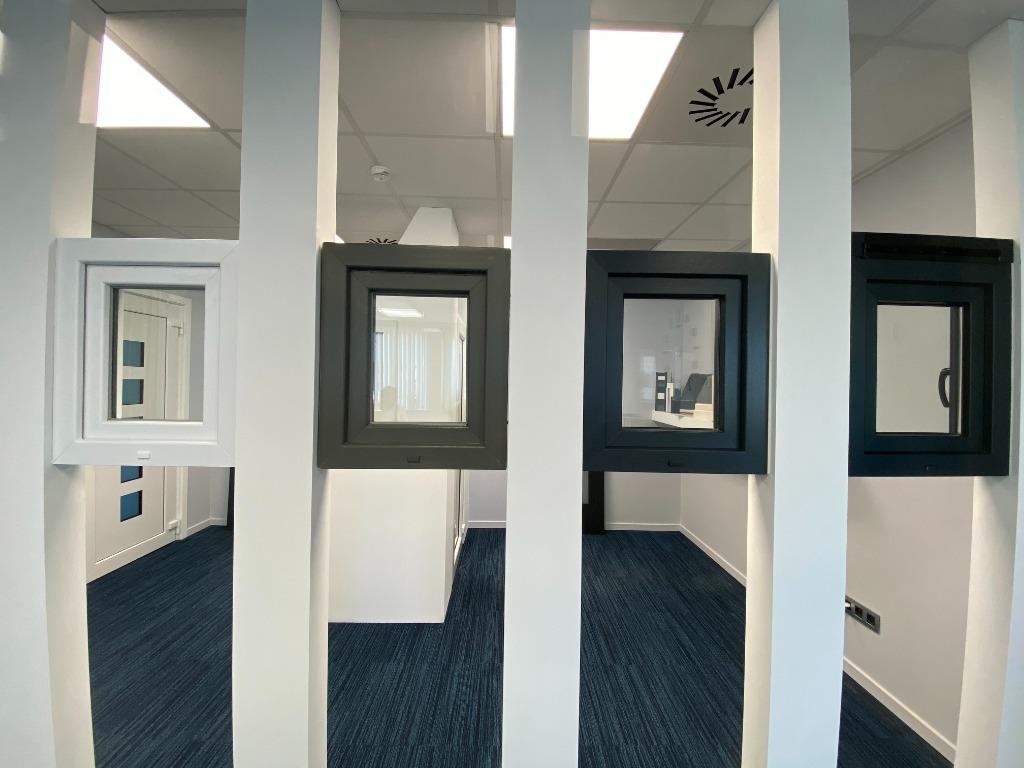 Ventilatieroosters voor alle stockramen meteen beschikbaar, Kunststof, Ramenhal, Ophalen of Verzenden, Inclusief glas