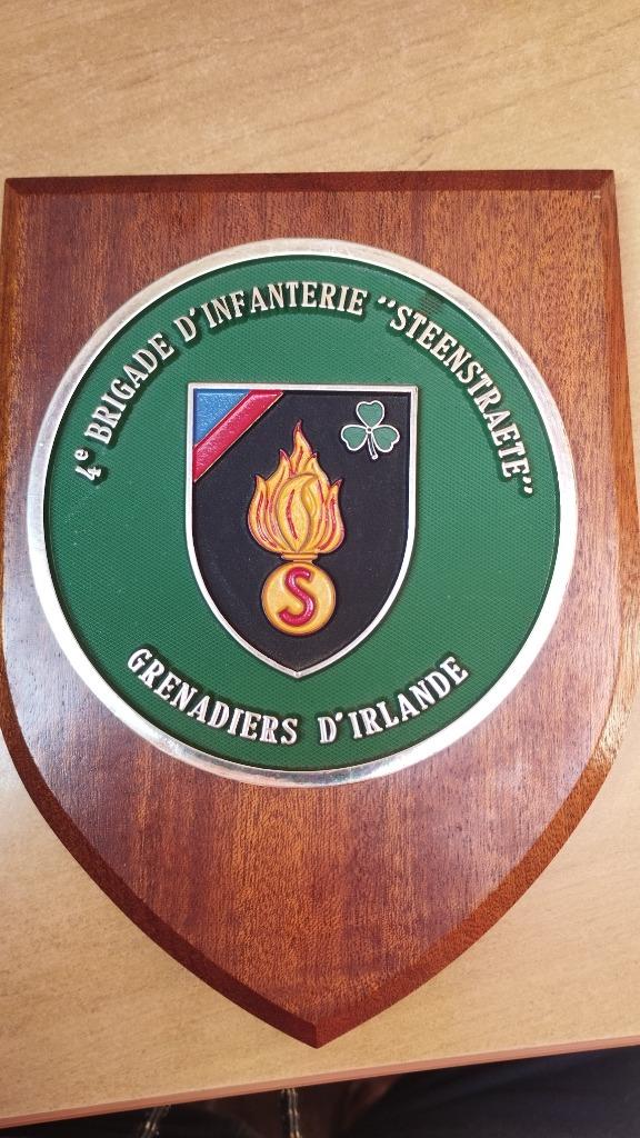 Plaque commémorative, Collections, Enlèvement