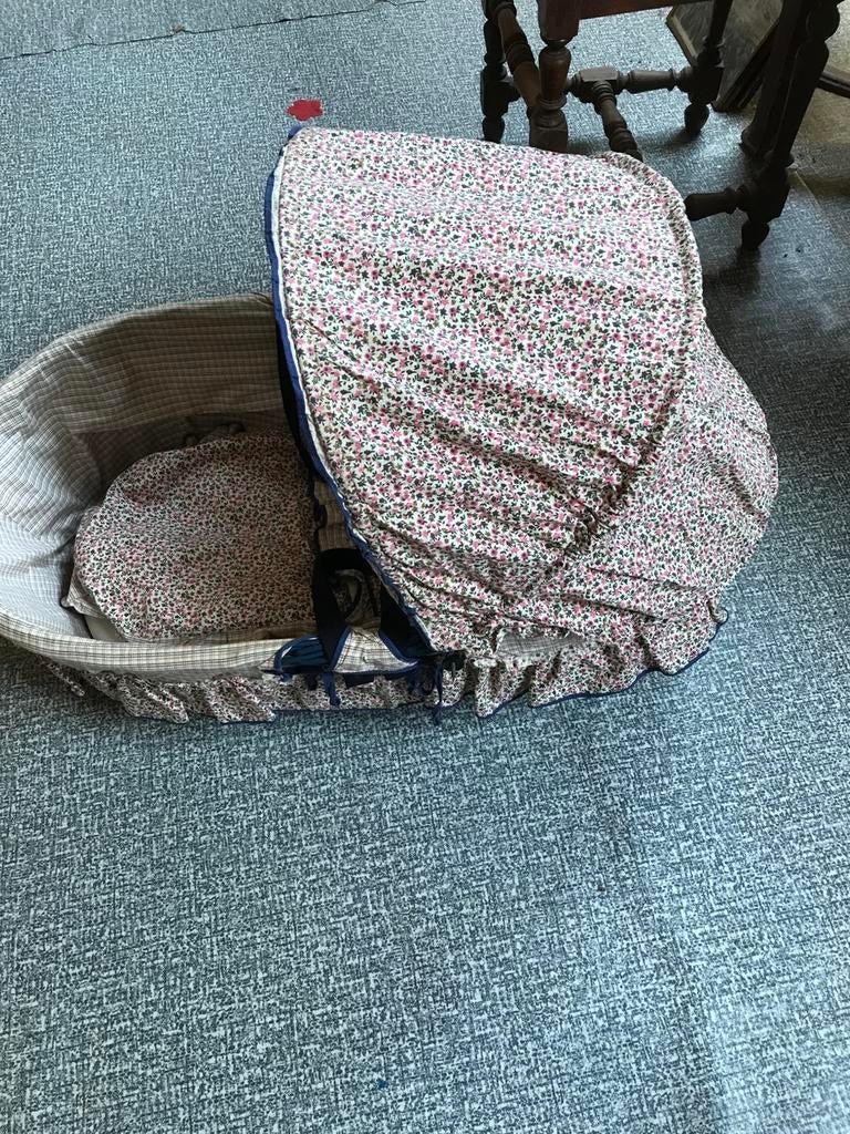 Ancien couffin en rotin, Antiquités & Art, Enlèvement