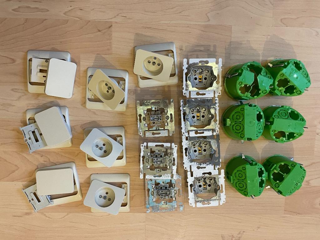 Stopcontact voor elektrische apparatuur, Doe-het-zelf en Bouw, Elektriciteit en Kabels, Gebruikt, Stekker, Ophalen of Verzenden