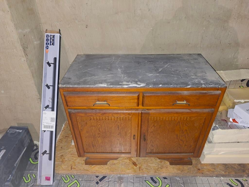 Armoire ancienne avec dessus en marbre, Enlèvement